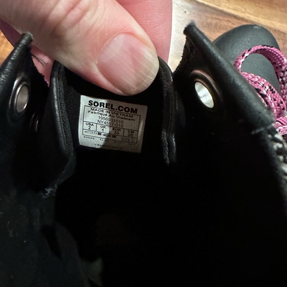 Sorel Joan of Artic girl size 2 black boots with pink laces lightly used. - Picture 5 of 6